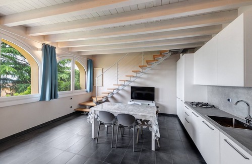 Polpenazze del Garda Apartment | Apartment 'Olaf' with Lake View, Wi-Fi and Air Conditioning