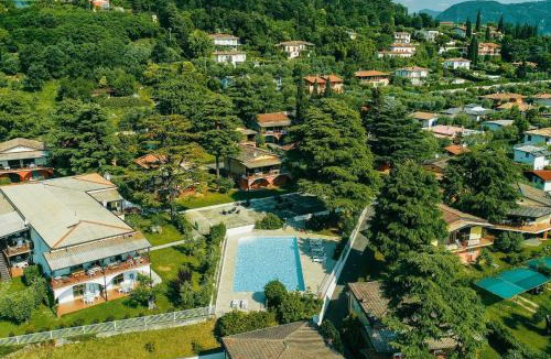 Villaggio Sanghen House | Apartment on Lake Garda with pebble beach pier for boat three swimming pools