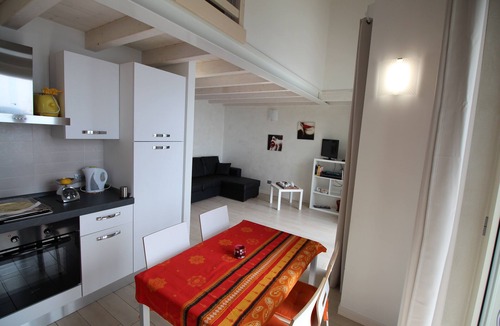 Parzanica Apartment | Apartment on Lake Iseo 4/6 people with swimming pool Lake view