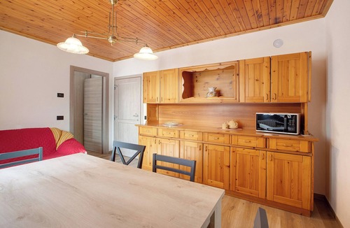 Grosio House | Apartment "Panorama Gaudì" with Mountain View, Balcony & Wi-Fi