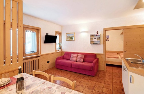 Teola Apartment | Apartment 'Residence Attila Giardino' with Mountain View, Shared Garden & Wi-Fi