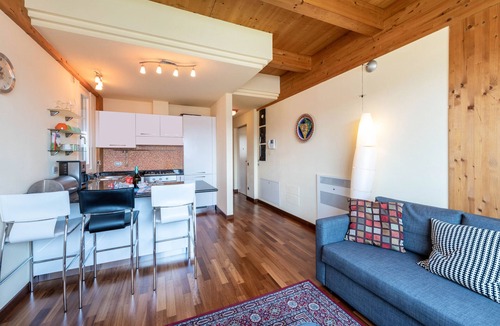 Salo Apartment | Apartment 'Rocchetta' with Lake View, Wi-Fi and Air Conditioning
