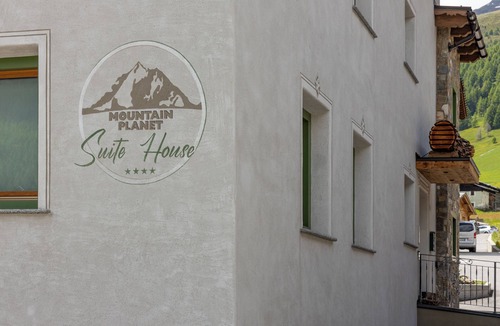 San Rocco Apartment | Apartment 'Rock Mountain Planet Suite House' with Mountain View, Wi-Fi & Balcony