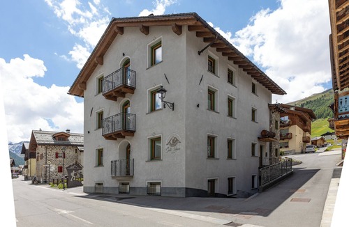 San Rocco Apartment | Apartment 'Rock Mountain Planet Suite House' with Mountain View, Wi-Fi & Balcony