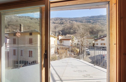 Mazzo di Valtellina Apartment | Apartment 'Samatè' with Mountain View, Private Terrace and Wi-Fi
