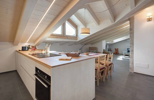 Oga Apartment | Apartment 'Scoiattolo' with Mountain View, Shared Garden and Wi-Fi