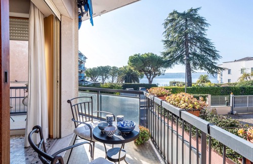Barbarano Apartment | Apartment 'Spiaggia D'oro Lake View' with Lake View And Wi-Fi
