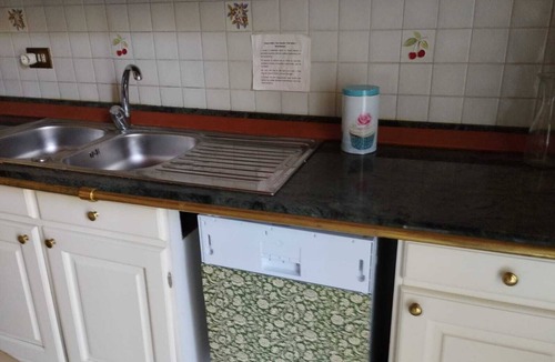 Capolago Apartment | Apartment 'Suite In Villa Con Parco' with Mountain View, Wi-Fi and Air Conditioning