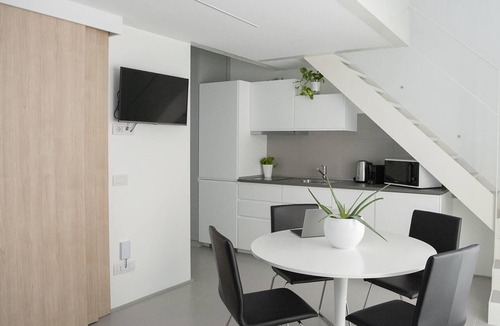 Guastalla Apartment | Apartment-Superior-con Soppalco e Giardino-Garden view-Ensuite with Shower