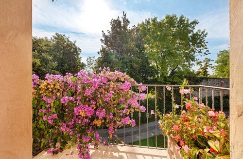 Puegnago del Garda Apartment | Apartment 'Superior Diamante' with Shared Pool, Wi-Fi and Air Conditioning