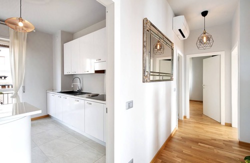 Predore Apartment | Apartment 'The Blue Lake View' with Lake View, Wi-Fi and Air Conditioning
