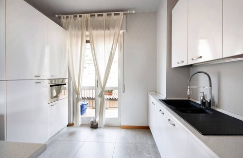 Predore Apartment | Apartment 'The Blue Lake View' with Lake View, Wi-Fi and Air Conditioning