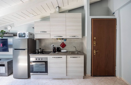 Affori Apartment | Apartment 'Tiny House with Parking' with Wi-Fi and Air Conditioning