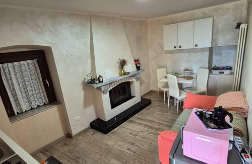 Cino Apartment | Apartment 'Tulipano' with Mountain View, Private Garden and Wi-Fi