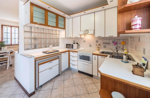 Dervio Apartment | Apartment "Un passo dal lago" just a few steps from the Lake with Wi-Fi & Garden