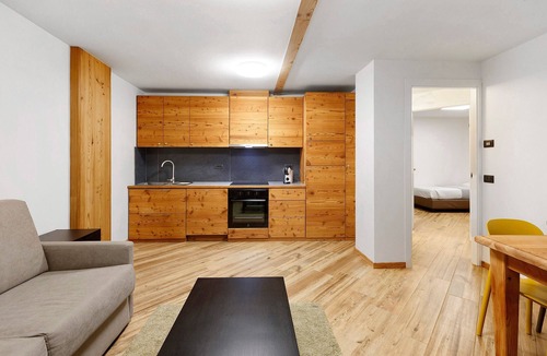Isolaccia Apartment | Apartment Via Livigno with Mountain View, Balcony and Wi-Fi