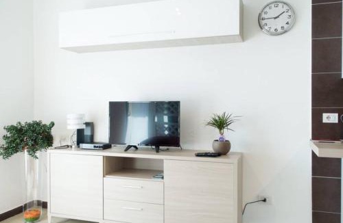 Sesto Calende Apartment | Apartment Victoria, cozy studio flat near Leonardo Academy