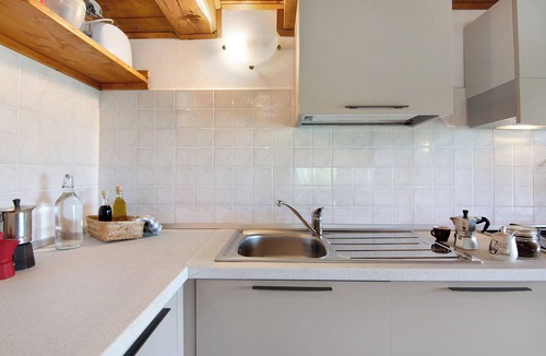 Segna Apartment | Apartment 'Villa Adele' with Lake View, Private Pool and Wi-Fi