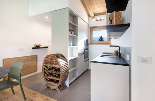 Valdidentro Apartment | Apartment "Violet a due passi da Bormio" with Mountain View, Private Balcony & Wi-Fi