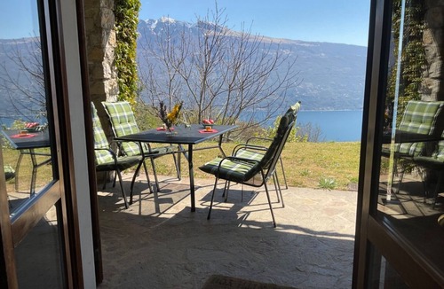 Aer Apartment | Apartment "Vista Lago" with Lake Views, Private Terrace & Garden