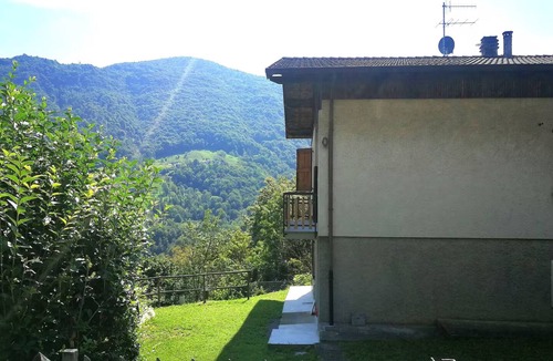 Bracca House | Apartment with garden in the mountains: Raffaella's house in Bracca (BG)