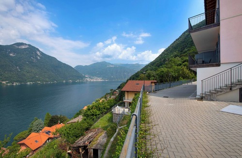 Nesso Apartment | Appartamento 8 Il Tornante with Lake & Mountain Views, Wi-Fi, A/C & Balcony