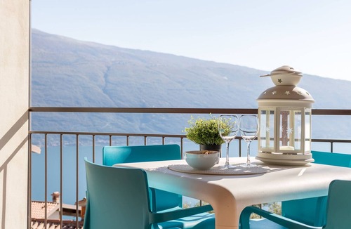 Oldesio Apartment | appartamento Bellevue with lake view balcony
