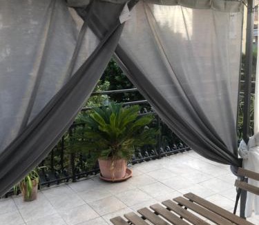 Pero House | Appartamento con terrazza e posto auto Libri e Giardini