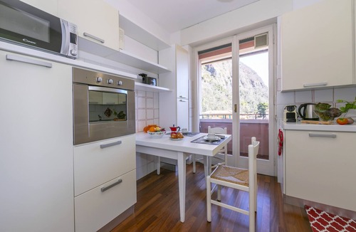 Laveno Apartment | Appartamento Il Golfo Lake View, Laveno Mombello, Italy