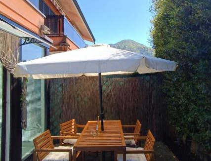 Porlezza Apartment | Appartamento IL GELSOMINO con giardino e piscina