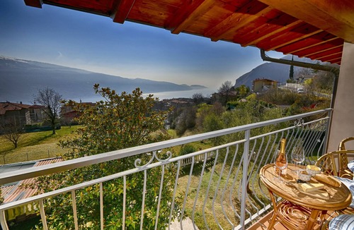 Aer Apartment | Appartamento Maja - Theater Home, with marvellous lake view