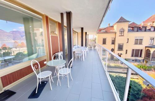 Luino Apartment | Appartamento Palazzo di Vetro