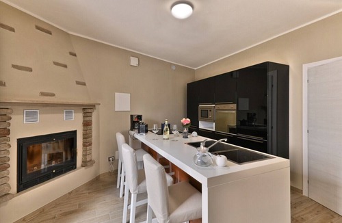 Aer Apartment | Appartamento Stella by Theater Home - with big terrace and partially lake view