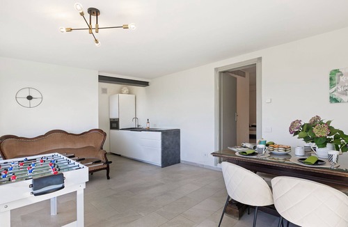 Taino Apartment | Appartamento Vista Rosa, Taino, Italy