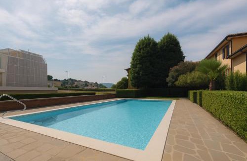 Paratico Apartment | AQUARAMA - private pool - Lakefront apartment end free parking
