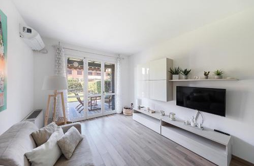 Colombare Apartment | Artemisia 10 Apartment by Wonderful Italy