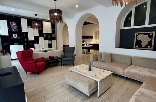 Pavia Apartment | At Lamu's house - elegance in Victory Square (historic center)