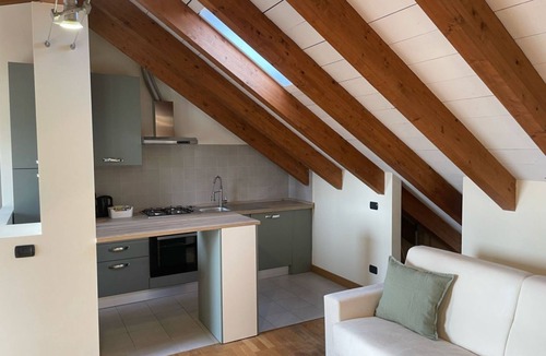 Seregno Apartment | Attic apartment in the centre of Seregno (ORCHIDEA APARTMENT)