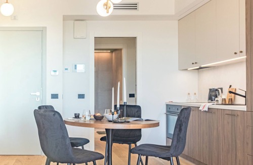 Como Apartment | Aurora Apartment - Studio Apartment, Sleeps 2