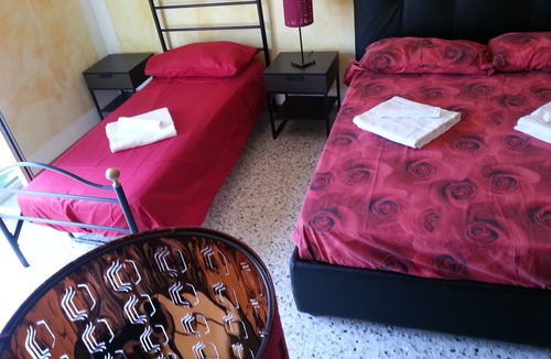 Rho Hotel | B b Oasis Passion Fiera - Triple Room with Wifi and AC, External Bathroom