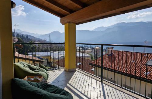 Lierna Apartment | Balcony Lake View Apartment