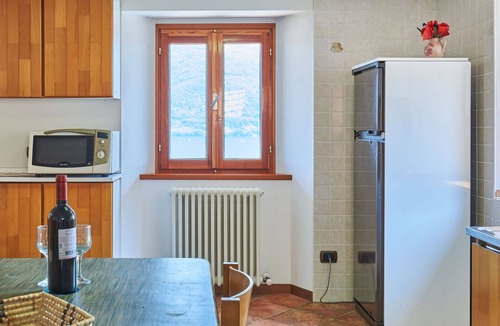 Calozzo Apartment | Beautiful apartment for 4 people with TV, balcony and pets allowed