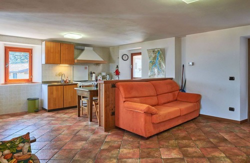 Calozzo Apartment | Beautiful apartment for 4 people with TV, balcony and pets allowed
