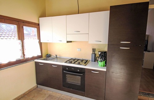 Porto Valtravaglia Apartment | Beautiful apartment for 4 guests with TV and pets allowed