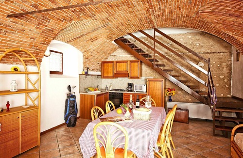 Cunettone Apartment | Beautiful apartment for 6 guests with WIFI, pool, A/C, TV, patio and pets allowed
