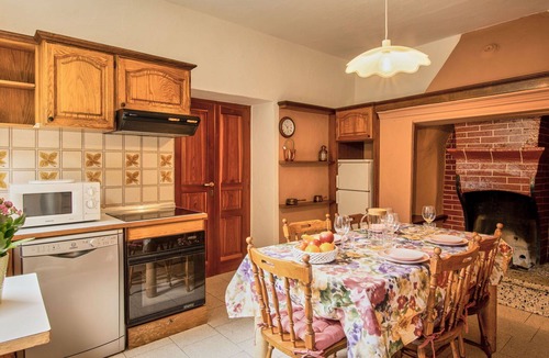 Tavernerio Apartment | Beautiful apartment for 4 people with WIFI, TV, patio and pets allowed