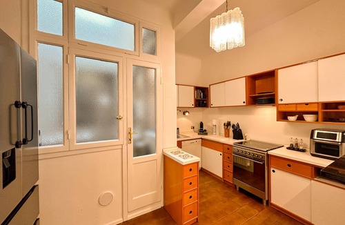 Como City Centre Apartment | Beautiful Apartment: Luminous and Serene in the Heart of Historic Como