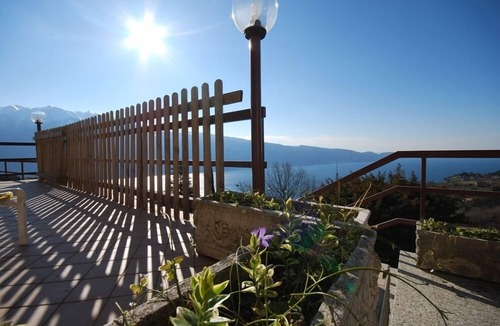 Aer Apartment | Beautiful apartment with large terrace and breathtaking lake and mountain views