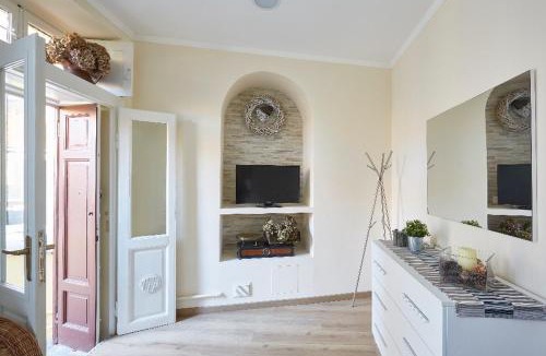 Como Apartment | Beautiful bohemian apartment in center conditioned air