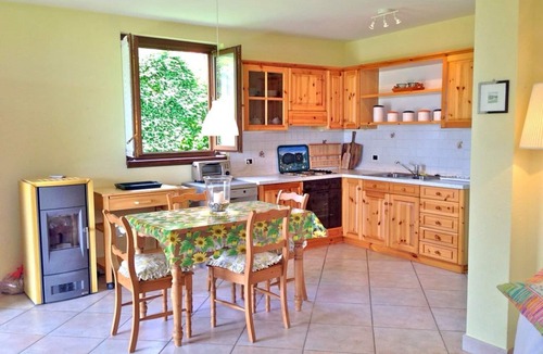 Agra Apartment | Beautiful garden apartment in a panoramic position high above Lake Maggiore